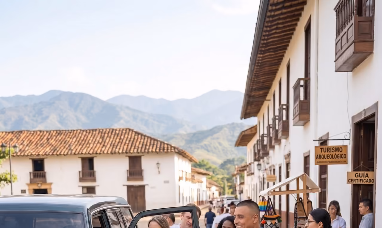 Don Fernando atendiendo a una familia durante un traslado turístico en el Valle del Cauca
